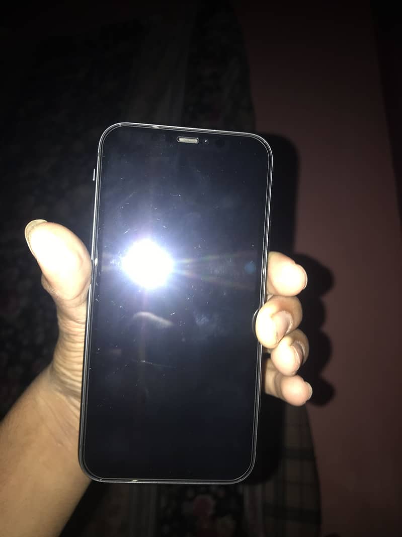 Apple iPhone 11 4