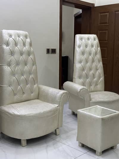High chairs and center table