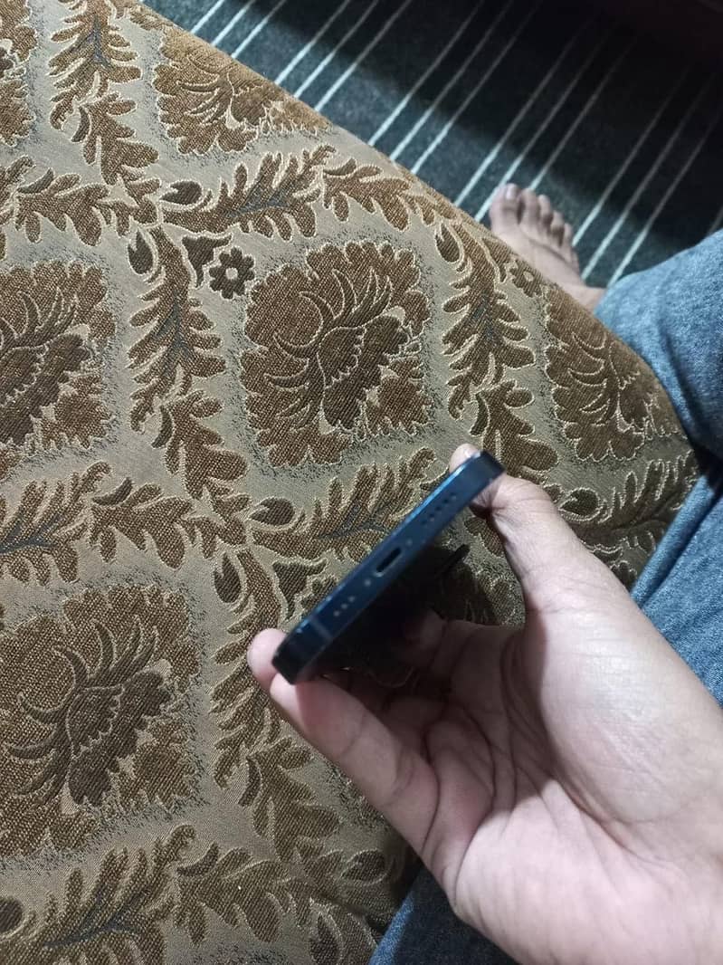 Apple iPhone 12 3
