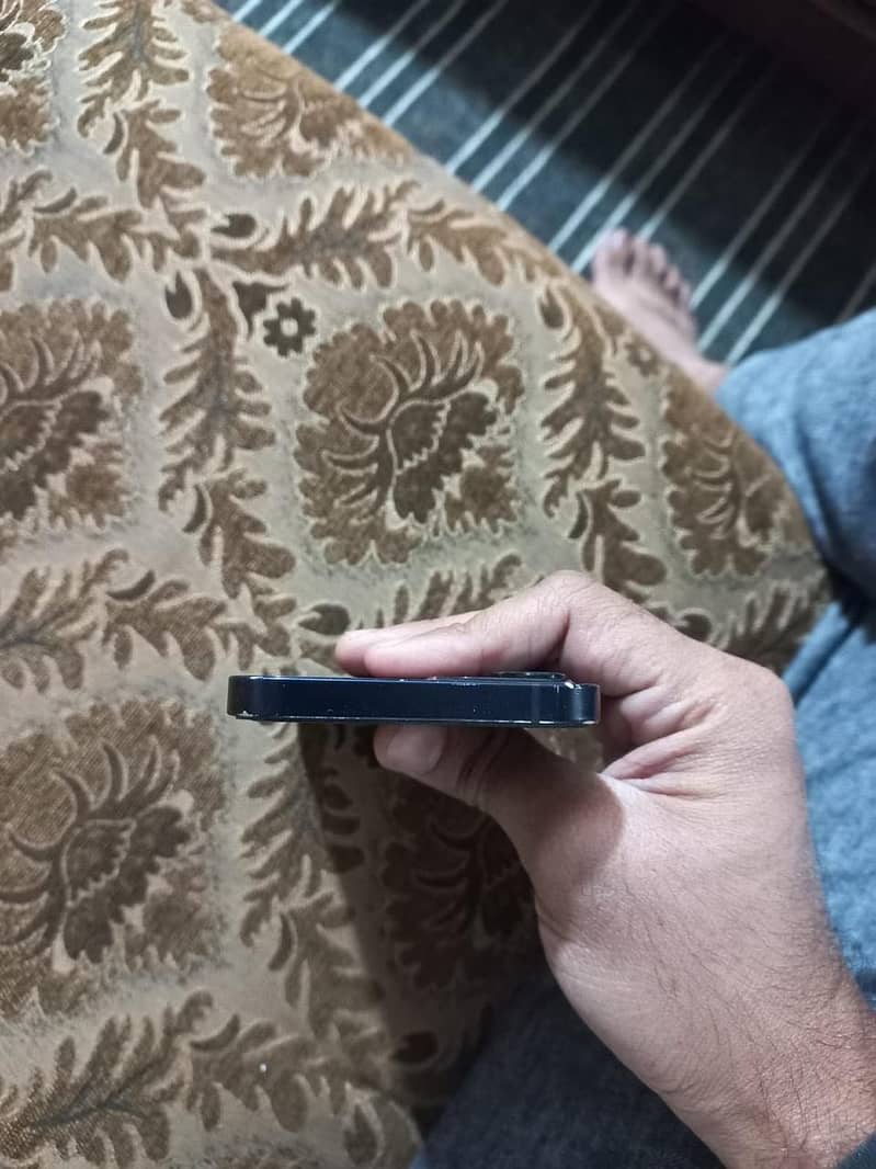 Apple iPhone 12 4