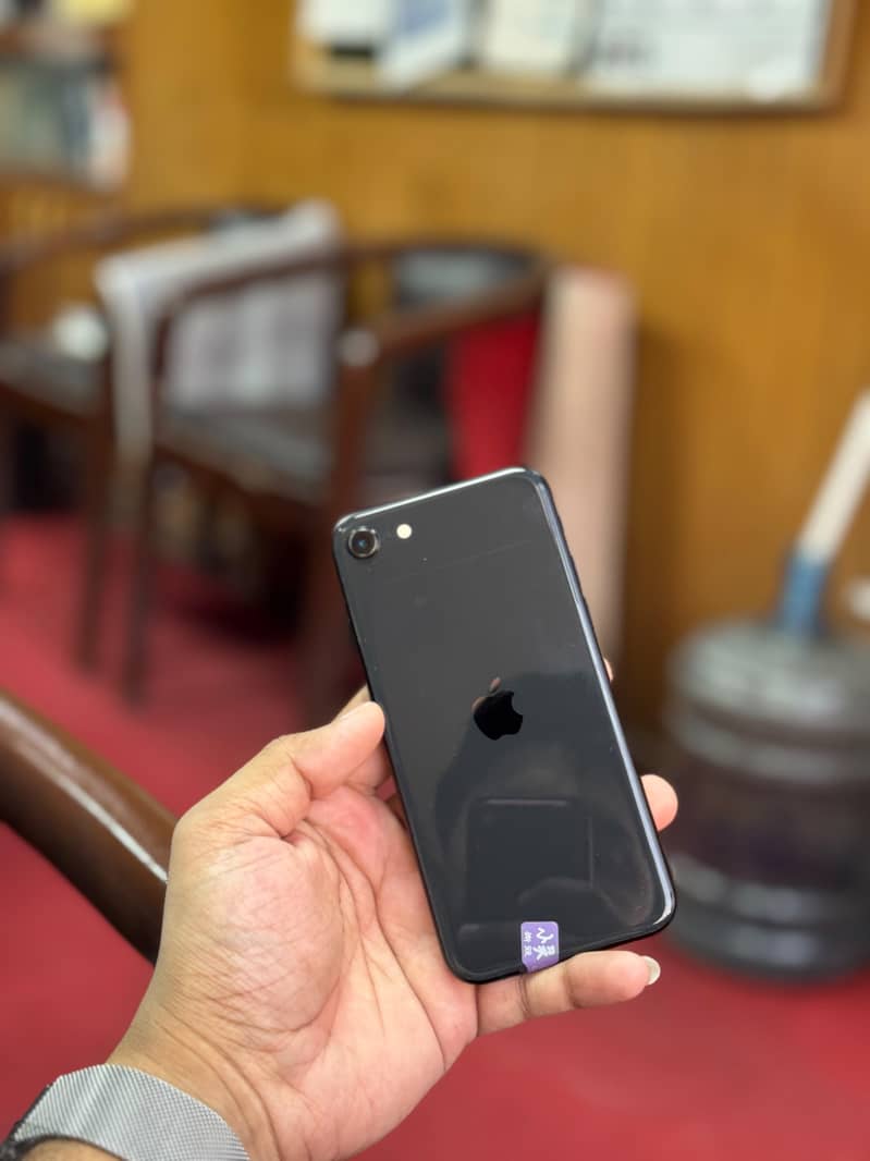 Apple iPhone SE 2 1