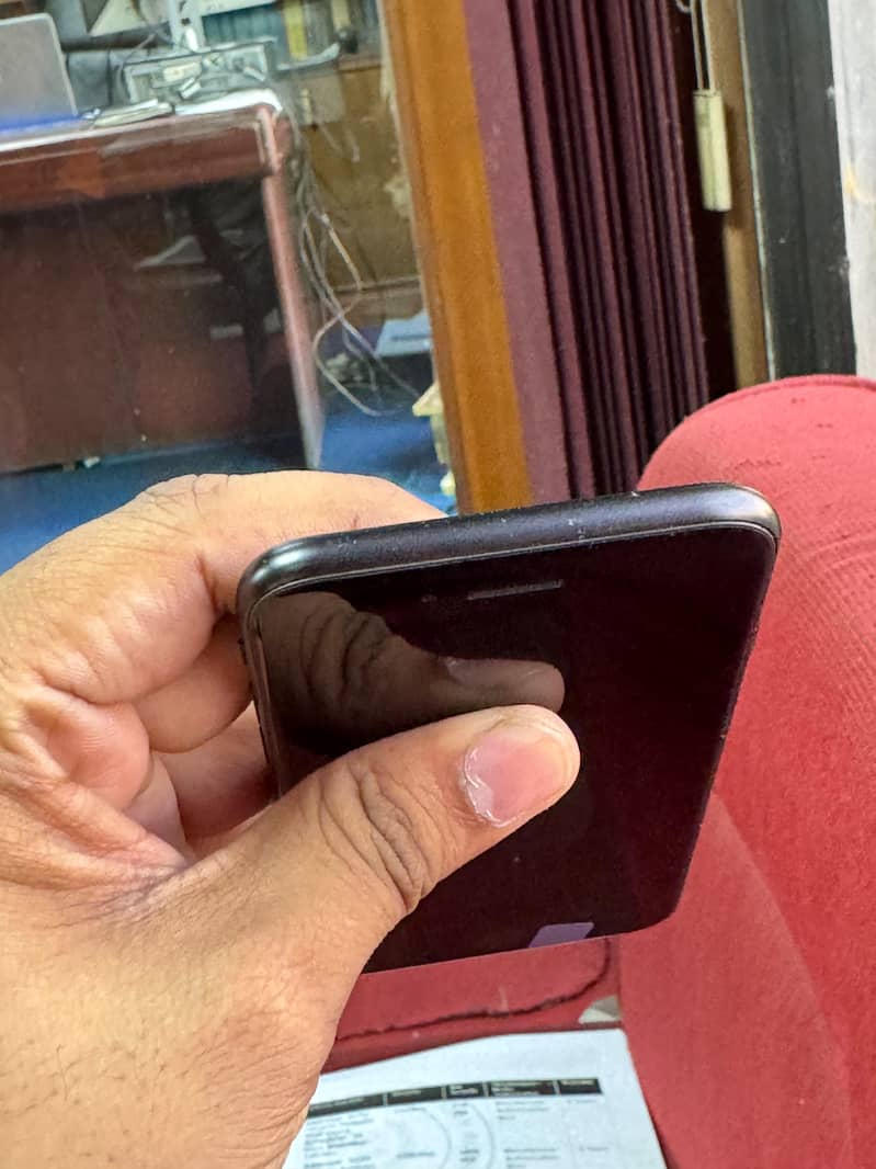 Apple iPhone SE 2 4
