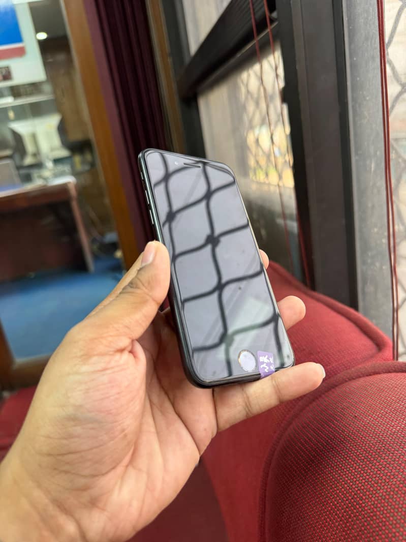 Apple iPhone SE 2 6