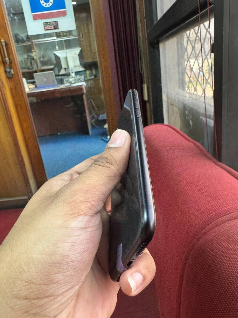 Apple iPhone SE 2 7