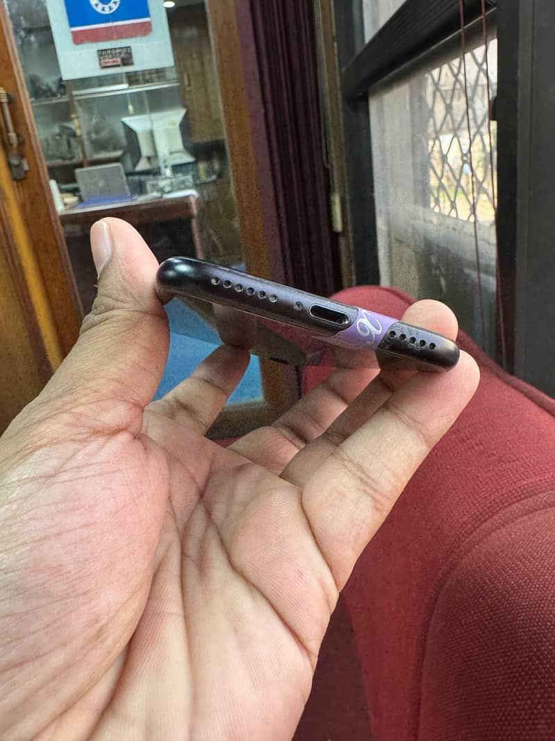 Apple iPhone SE 2 9