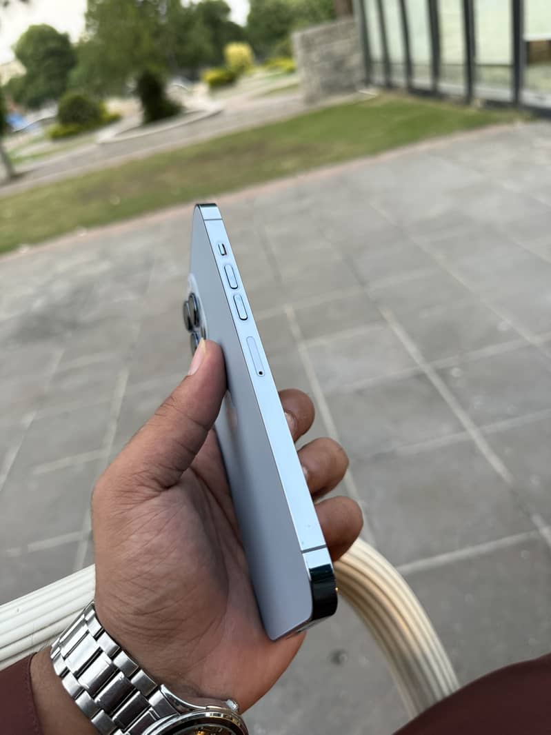 Apple iPhone 13 Pro Max 3