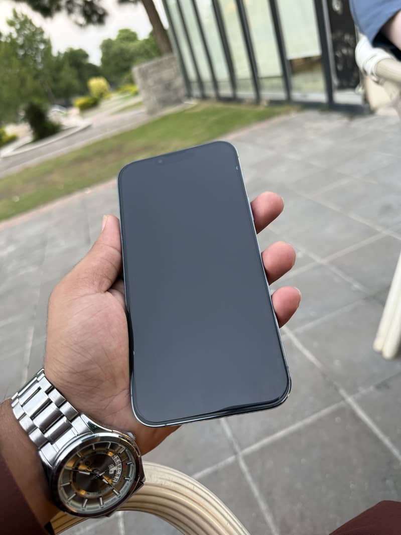 Apple iPhone 13 Pro Max 4