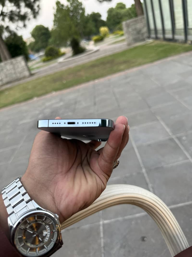 Apple iPhone 13 Pro Max 6