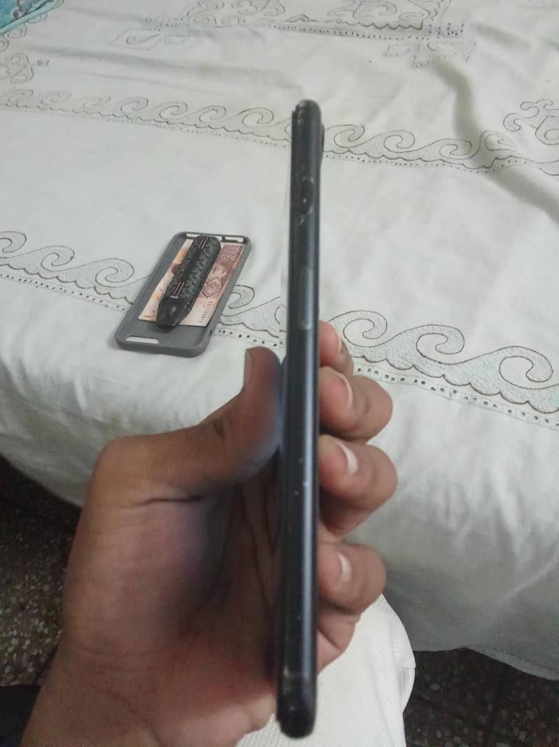 Apple iPhone 7 Plus 6