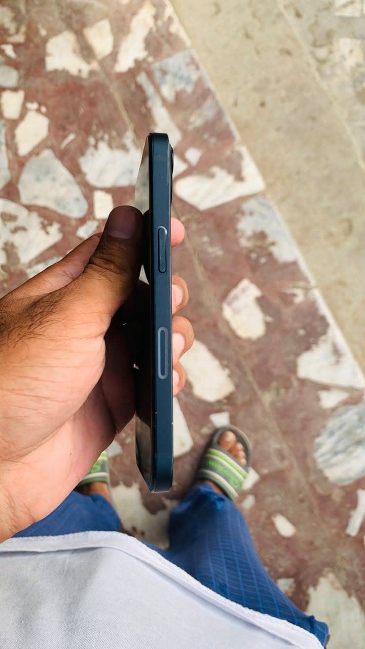 Apple iPhone 13 0