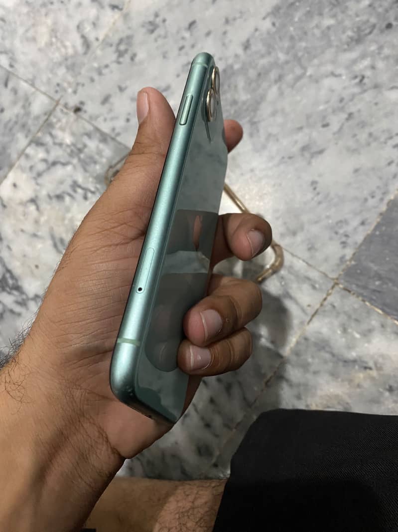 Apple iPhone 11 2
