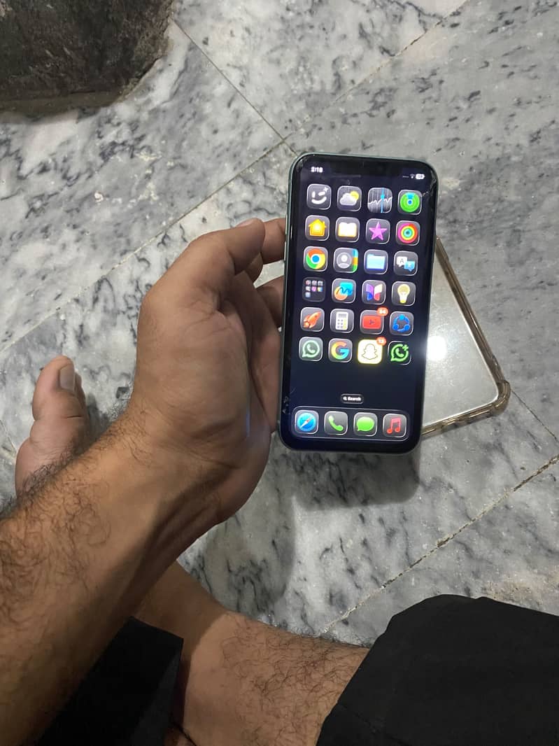 Apple iPhone 11 4