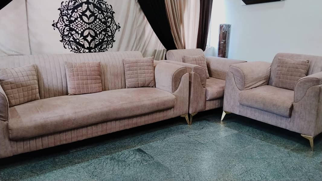 7 seater sofa/sofa set/ slightly used/ 1