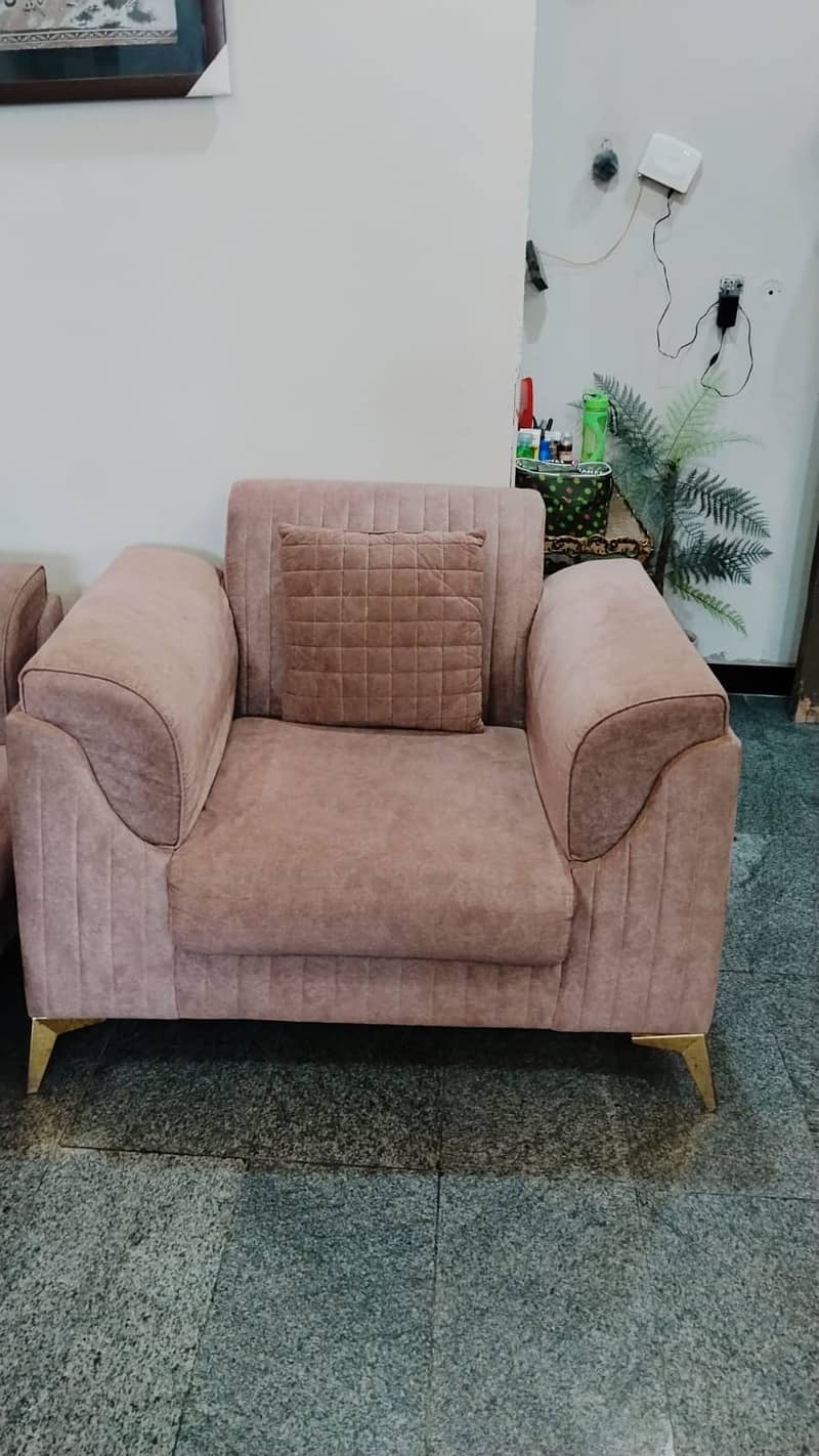 7 seater sofa/sofa set/ slightly used/ 4
