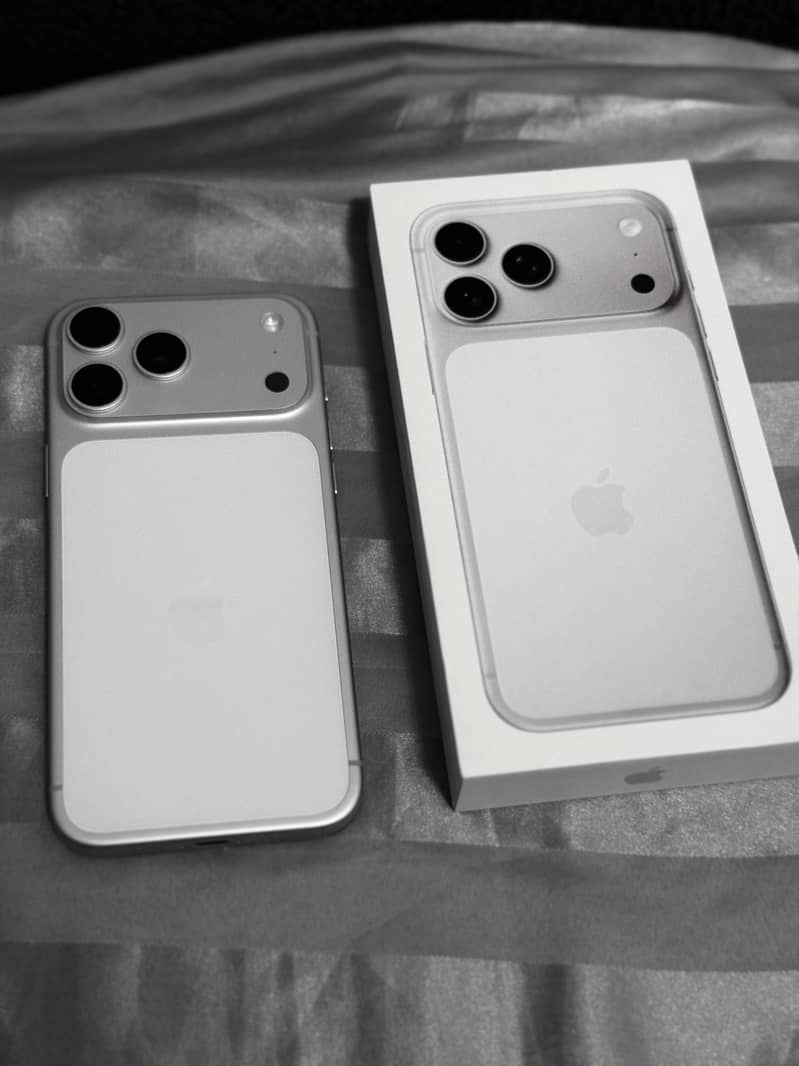 Apple iPhone 17 Pro Max 0