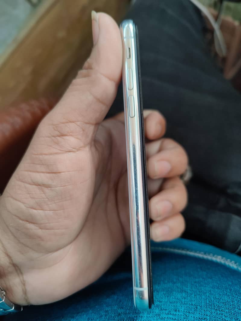 Apple iPhone X 6