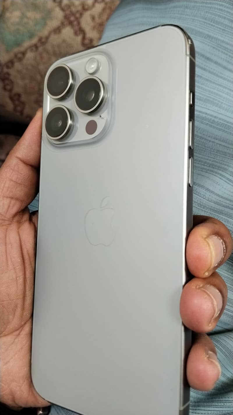 Apple iPhone 15 Pro Max 1