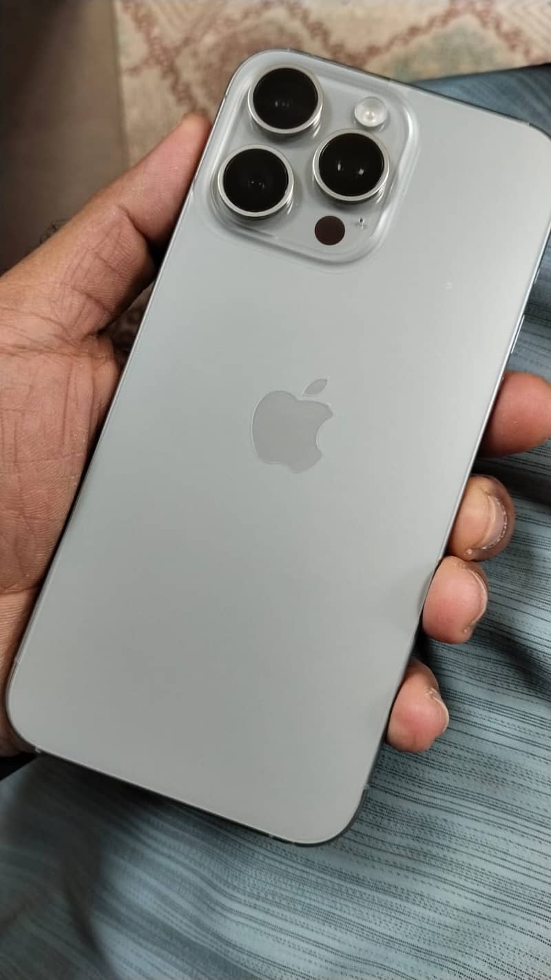 Apple iPhone 15 Pro Max 5