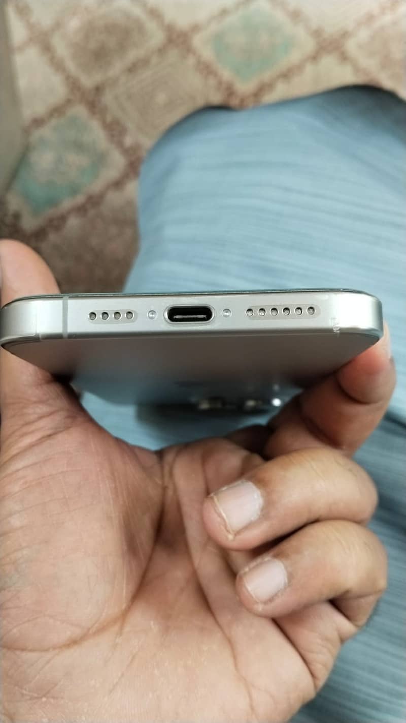 Apple iPhone 15 Pro Max 6