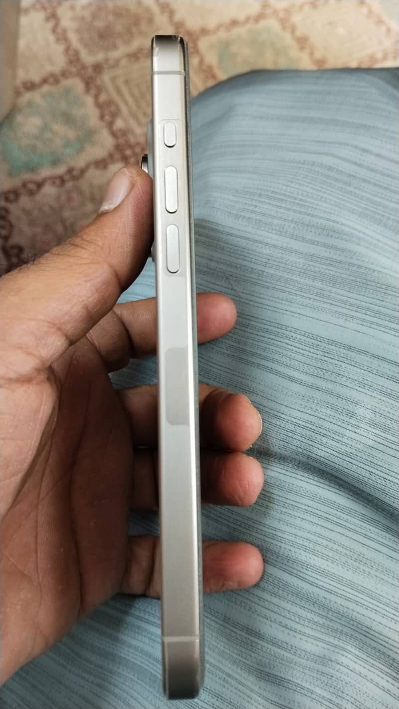 Apple iPhone 15 Pro Max 7
