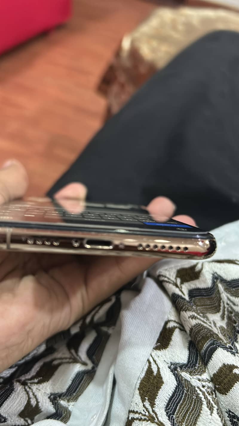 Apple iPhone XS Max 1