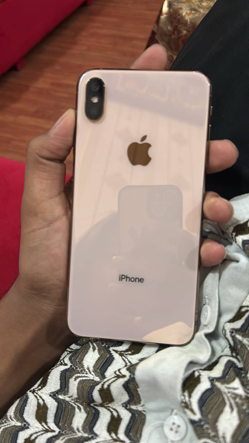 Apple iPhone XS Max 3