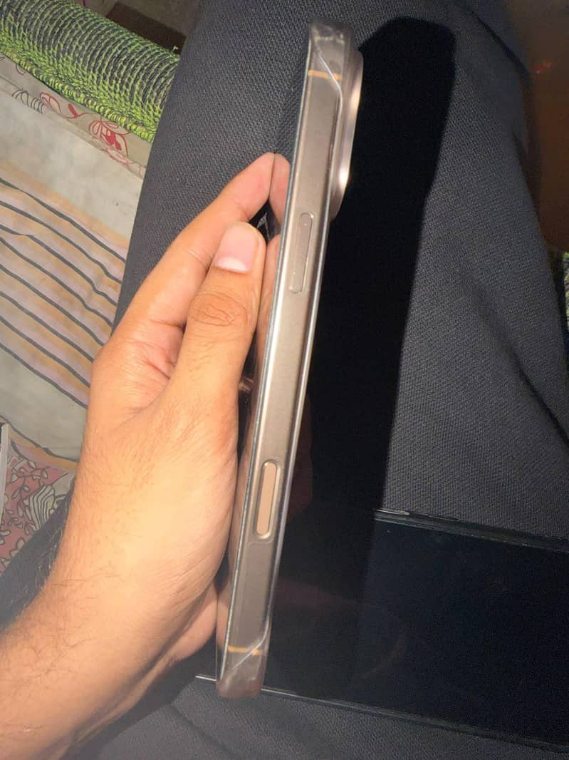 Apple iPhone 16 Pro Max 2