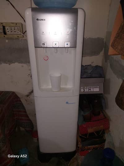 gree water dispenser with base stand