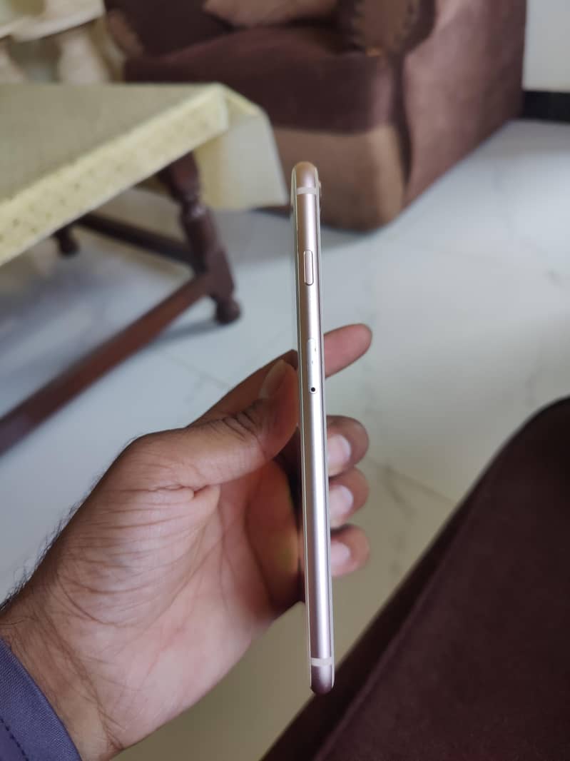 Apple iPhone 8 Plus 4