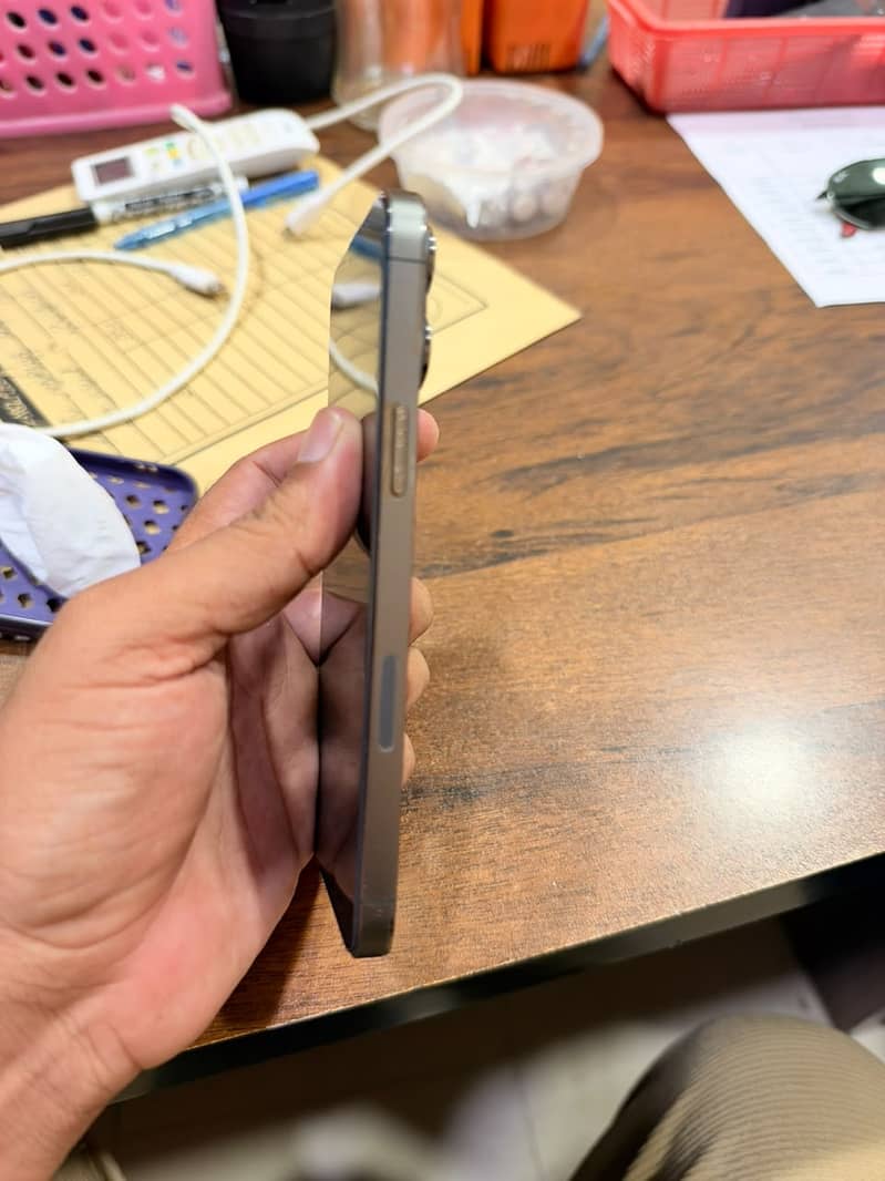 Apple iPhone 13 Pro Max 1