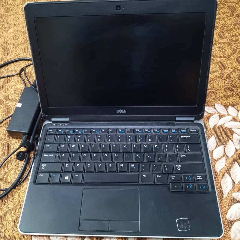 LATITUDE E7240 1