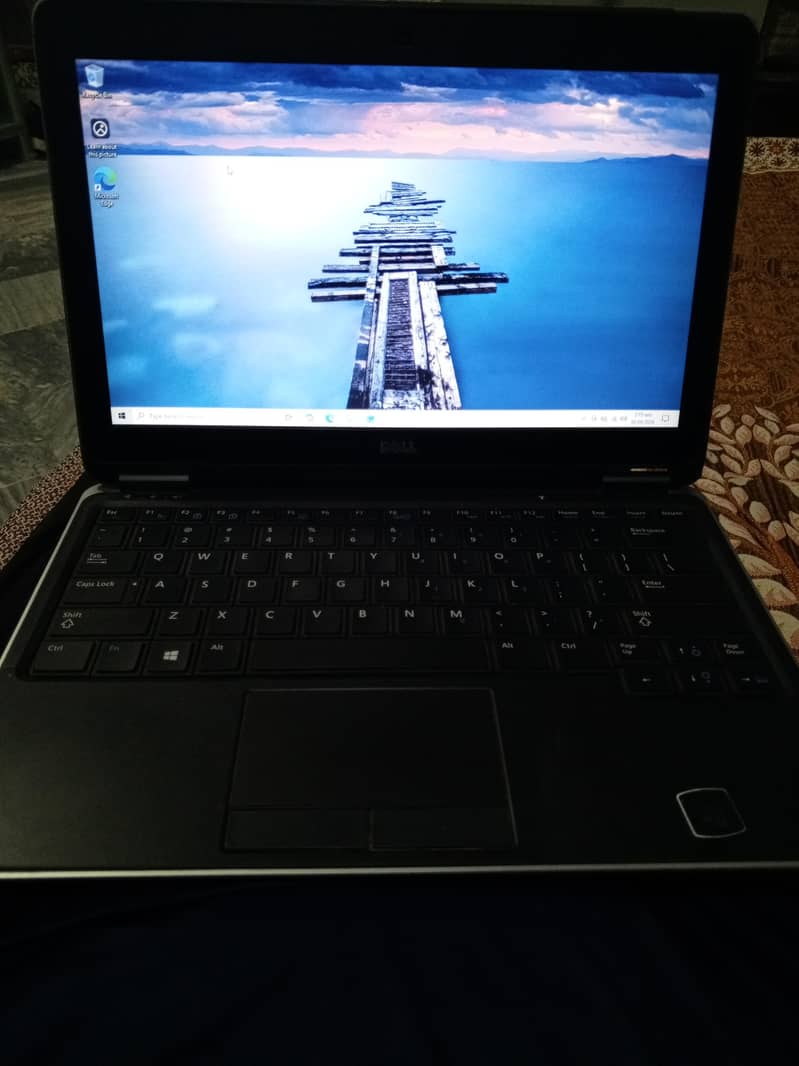 LATITUDE E7240 7