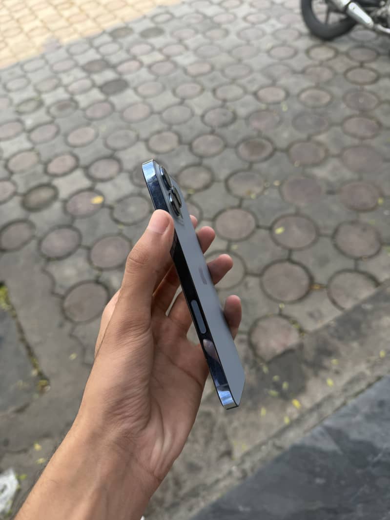 Apple iPhone 13 Pro Max 3