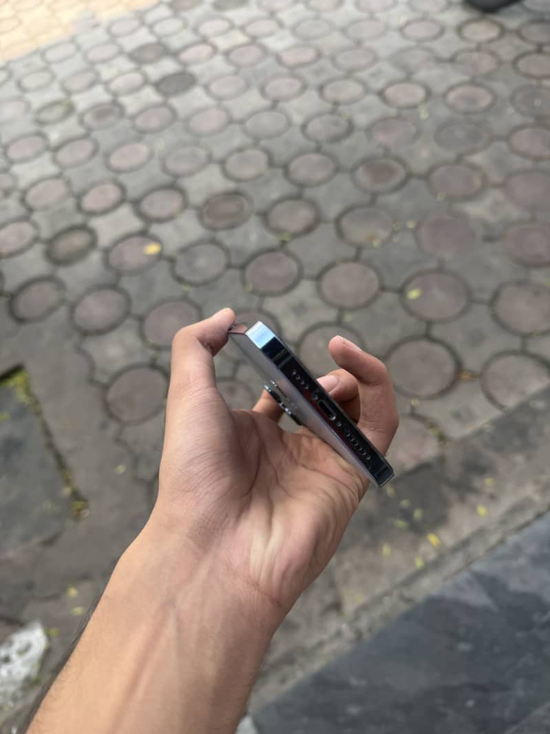 Apple iPhone 13 Pro Max 4