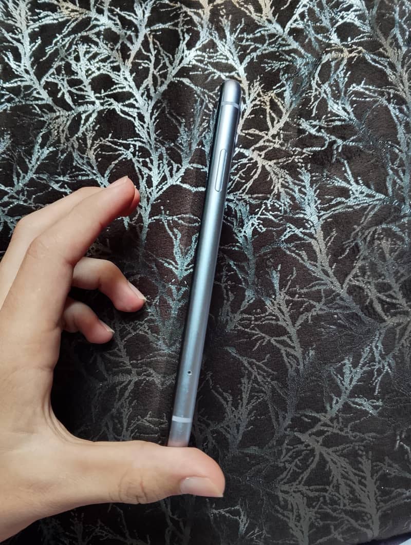 Apple iPhone 11 3