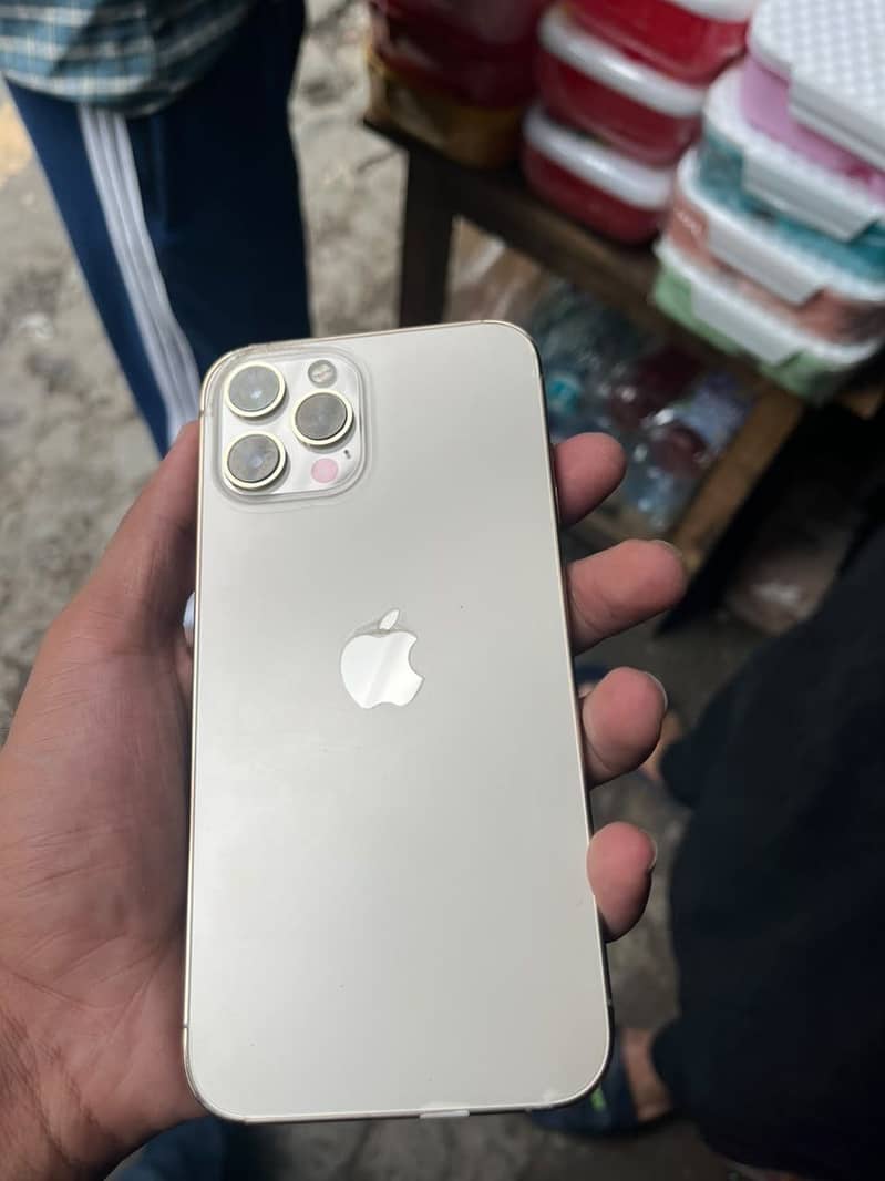 Apple iPhone 12 Pro Max 4