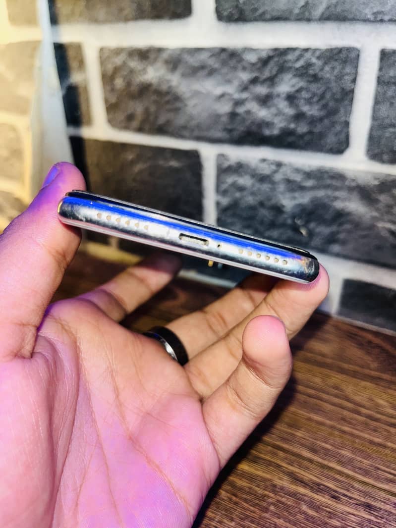 Apple iPhone X 3