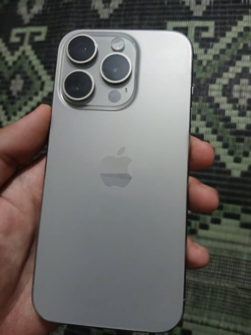 Apple iPhone 15 Pro 2