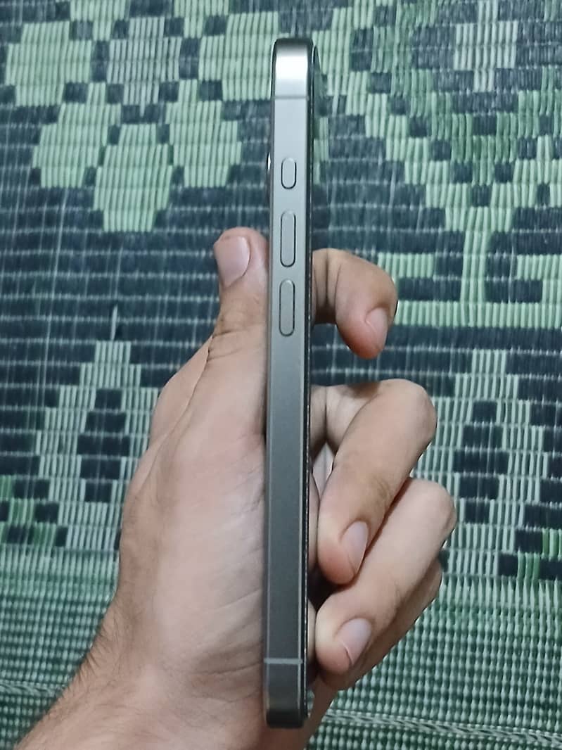 Apple iPhone 15 Pro 3