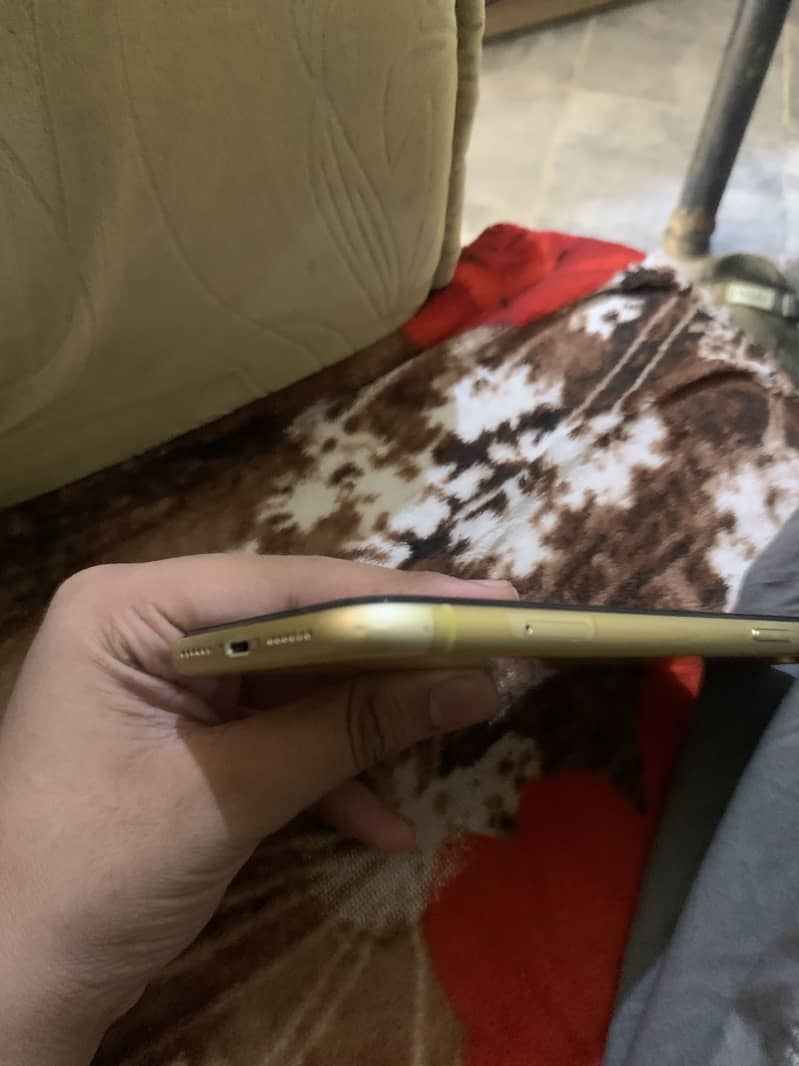 Apple iPhone XR 4