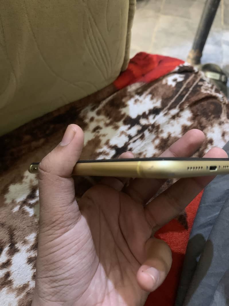 Apple iPhone XR 7