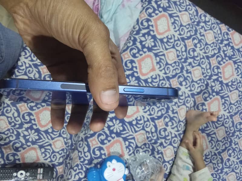 Apple iPhone 12 3