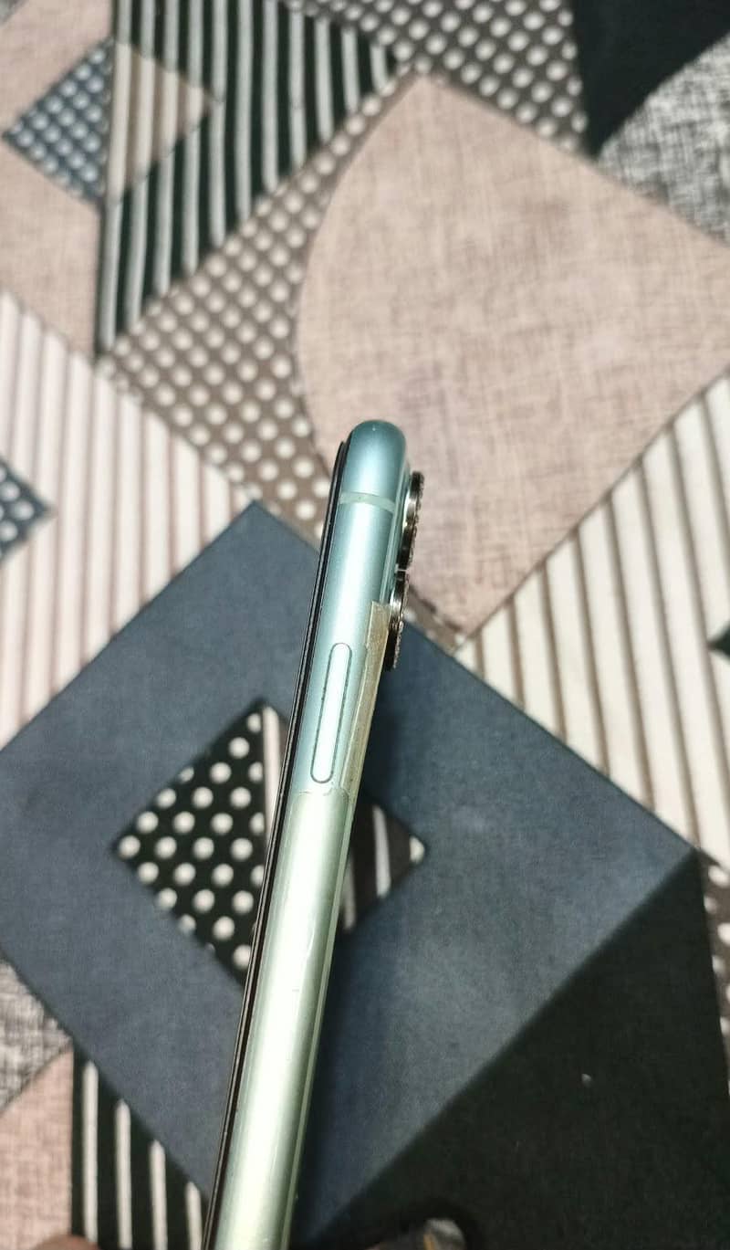 Apple iPhone 11 3