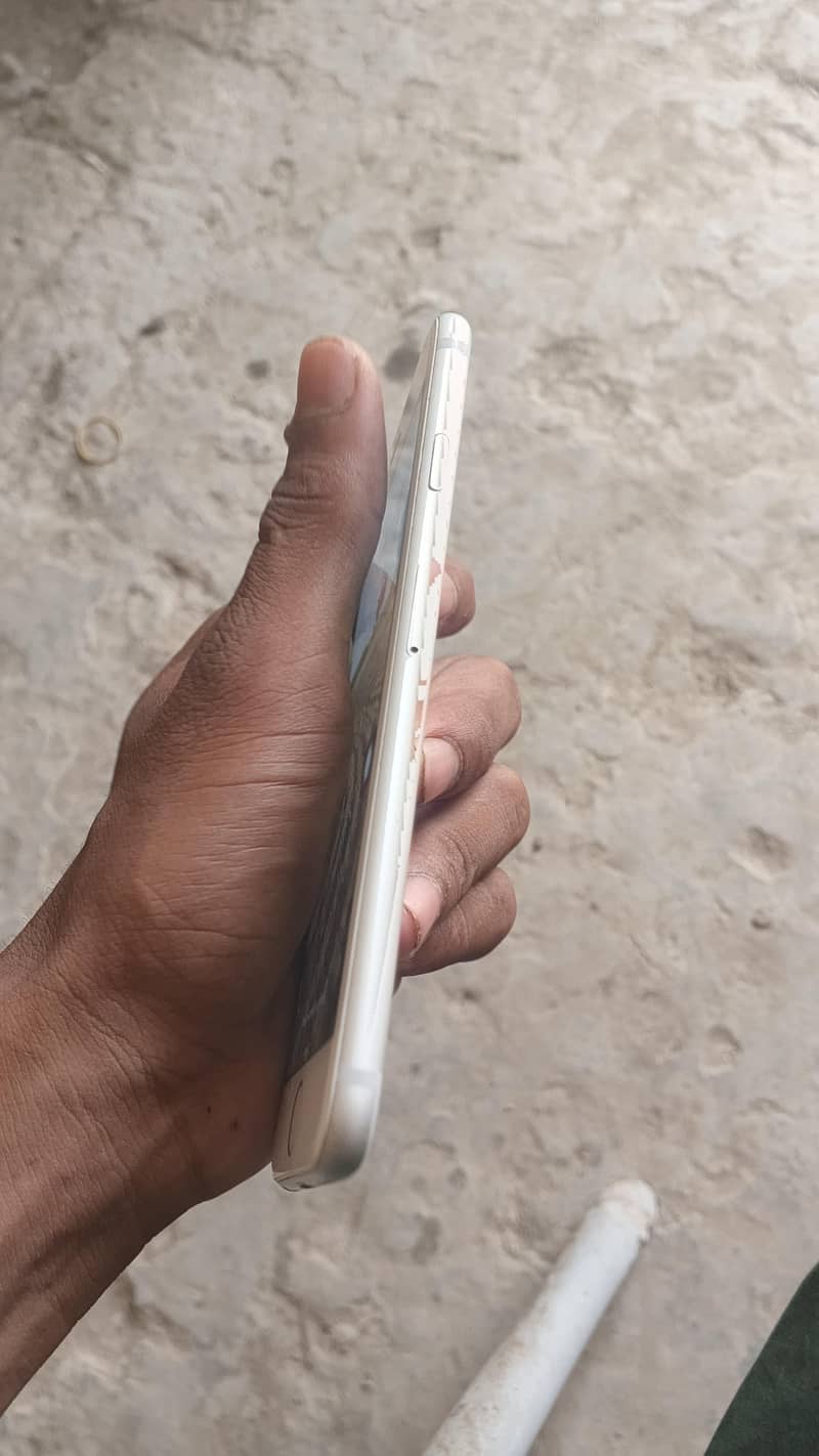 Apple iPhone 6 6