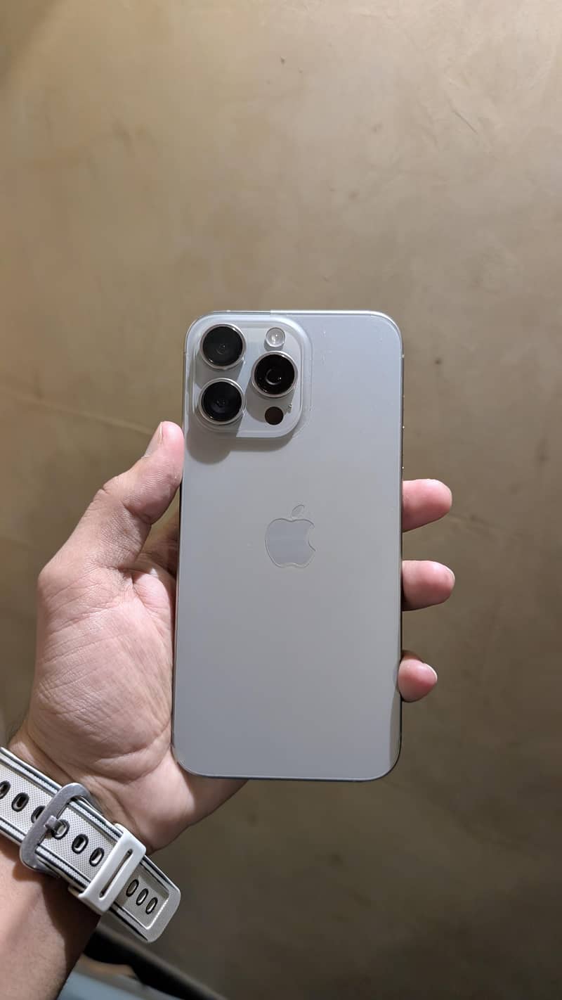 Apple iPhone 15 Pro Max 1