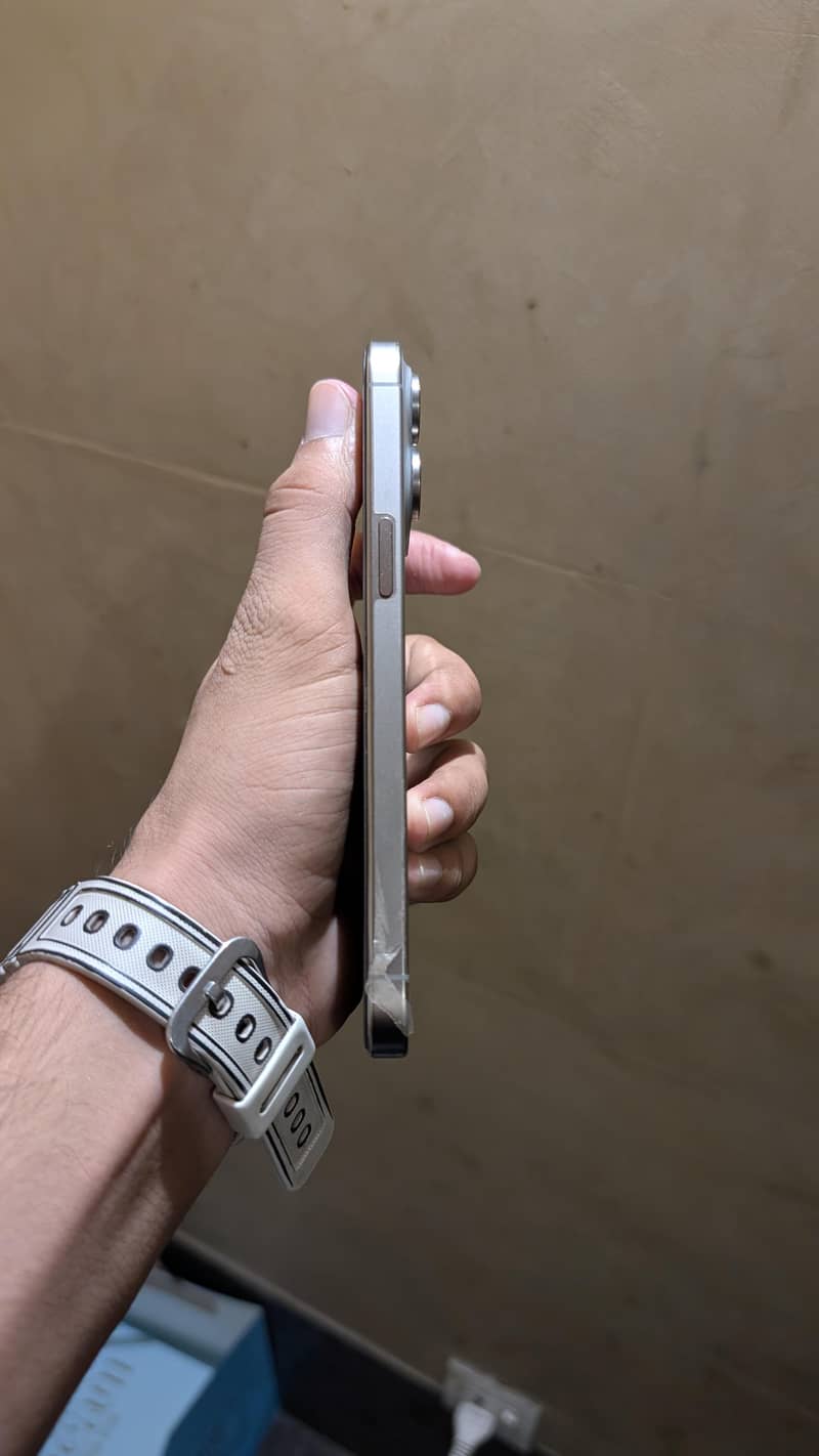 Apple iPhone 15 Pro Max 2