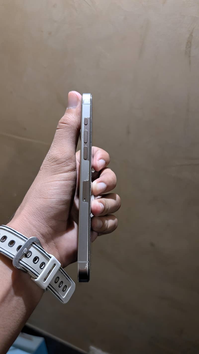 Apple iPhone 15 Pro Max 3