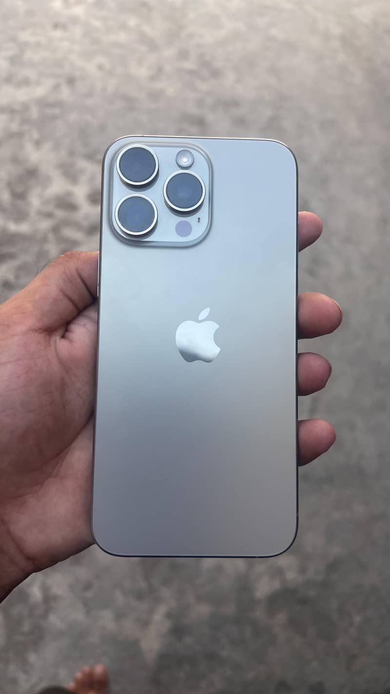 Apple iPhone 15 Pro Max 0