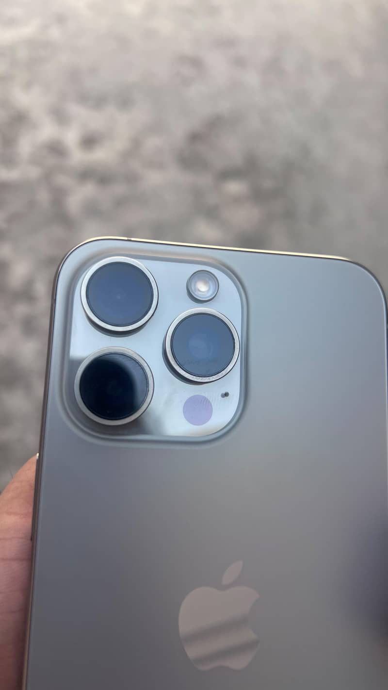 Apple iPhone 15 Pro Max 1