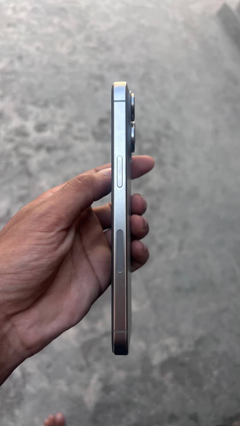 Apple iPhone 15 Pro Max 2